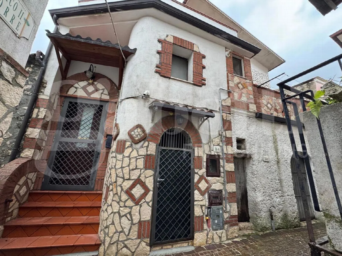 Casa indipendente in vendita a Pratella - foto 1