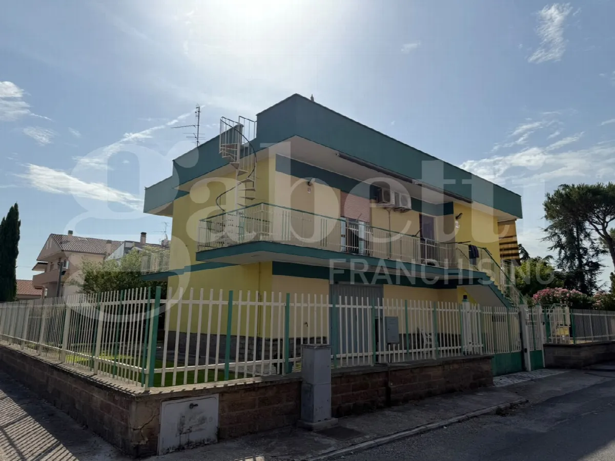 Casa indipendente in vendita a Aprilia - foto 1