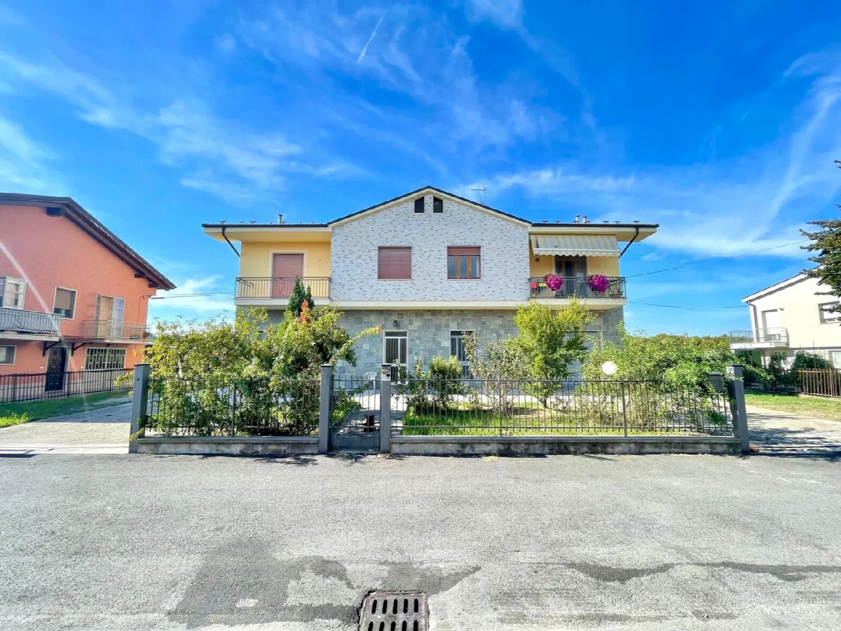 Casa indipendente in vendita a Alba - foto 1