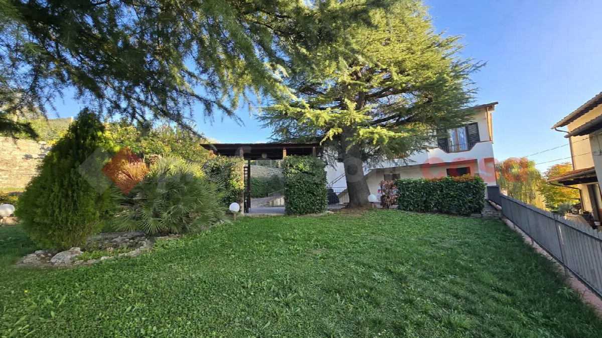 Casa indipendente in vendita a Arezzo - foto 2