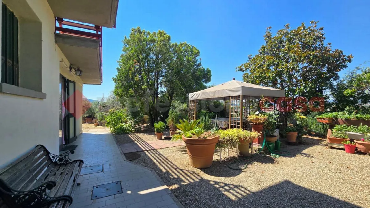 Casa indipendente in vendita a Arezzo - foto 2