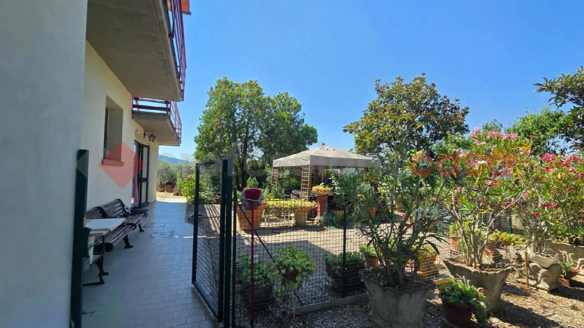Casa indipendente in vendita a Arezzo - foto 4