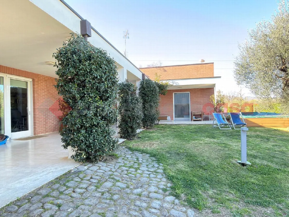 Casa indipendente in vendita a Arezzo - foto 1