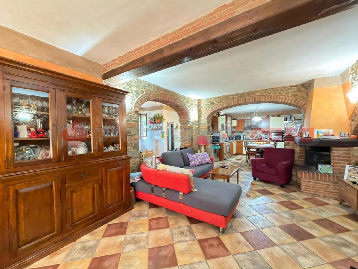 Casa indipendente in vendita a Civitella in Val di Chiana - foto 1