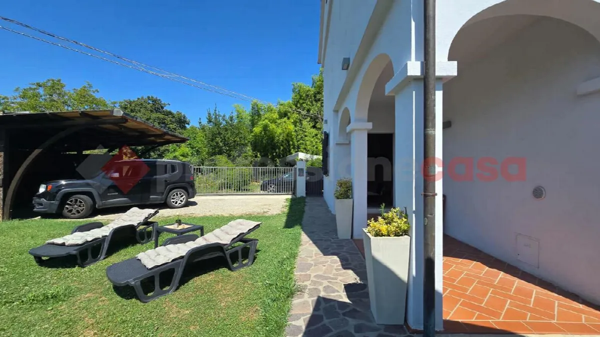 Casa indipendente in vendita a Arezzo - foto 1