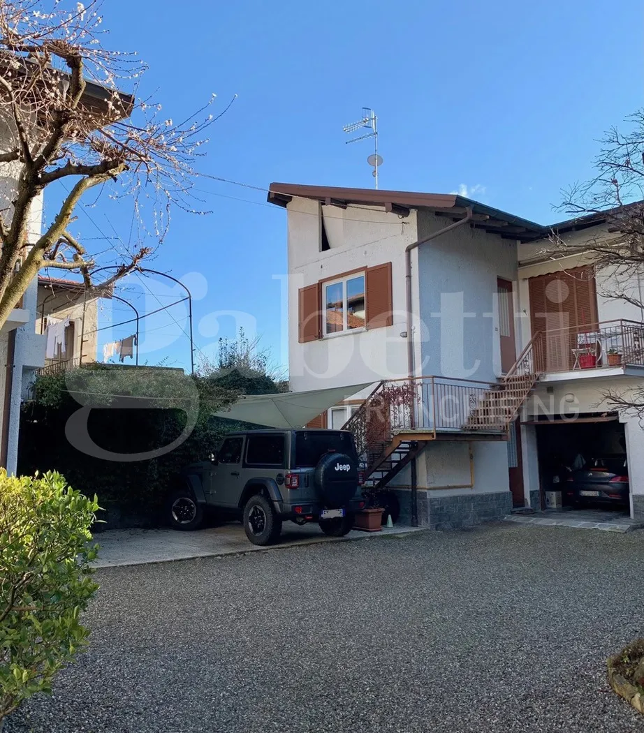 Casa indipendente in vendita a Angera - foto 2