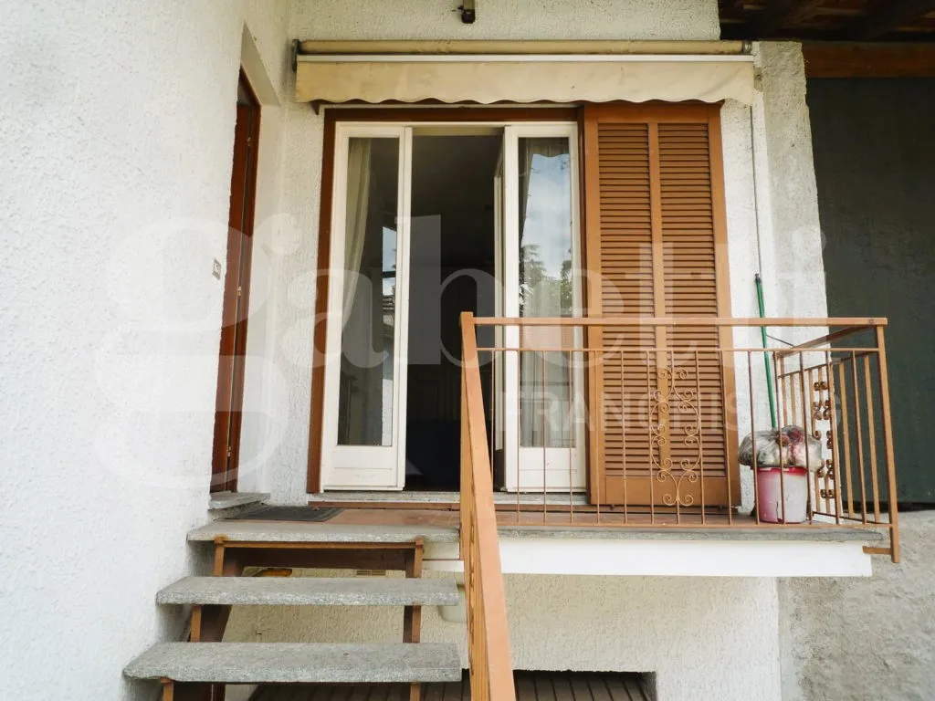 Casa indipendente in vendita a Angera - foto 8