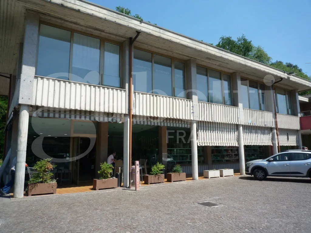 Stabile in vendita a Cadrezzate - foto 1