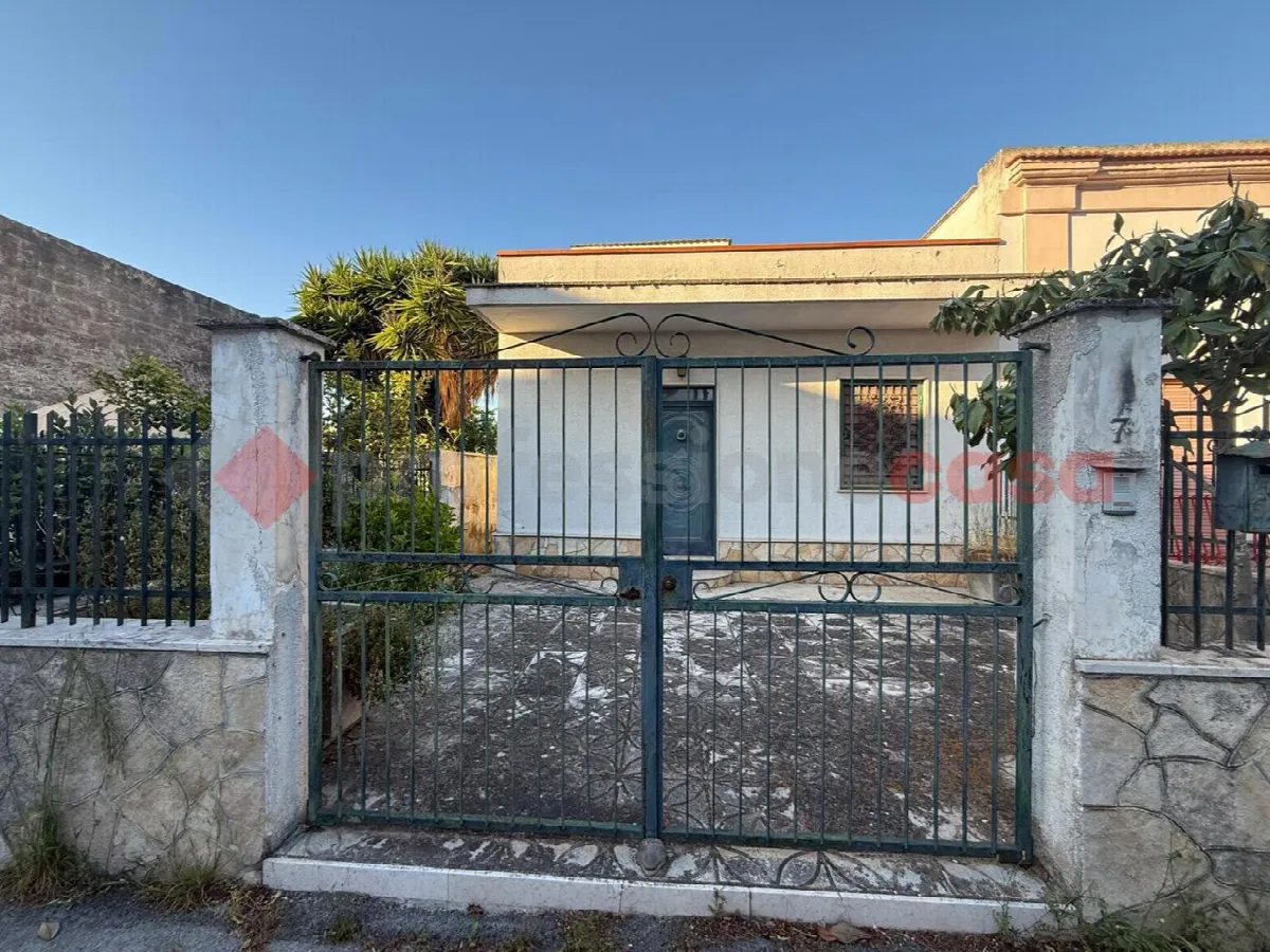 Casa indipendente in vendita a Taranto - foto 1