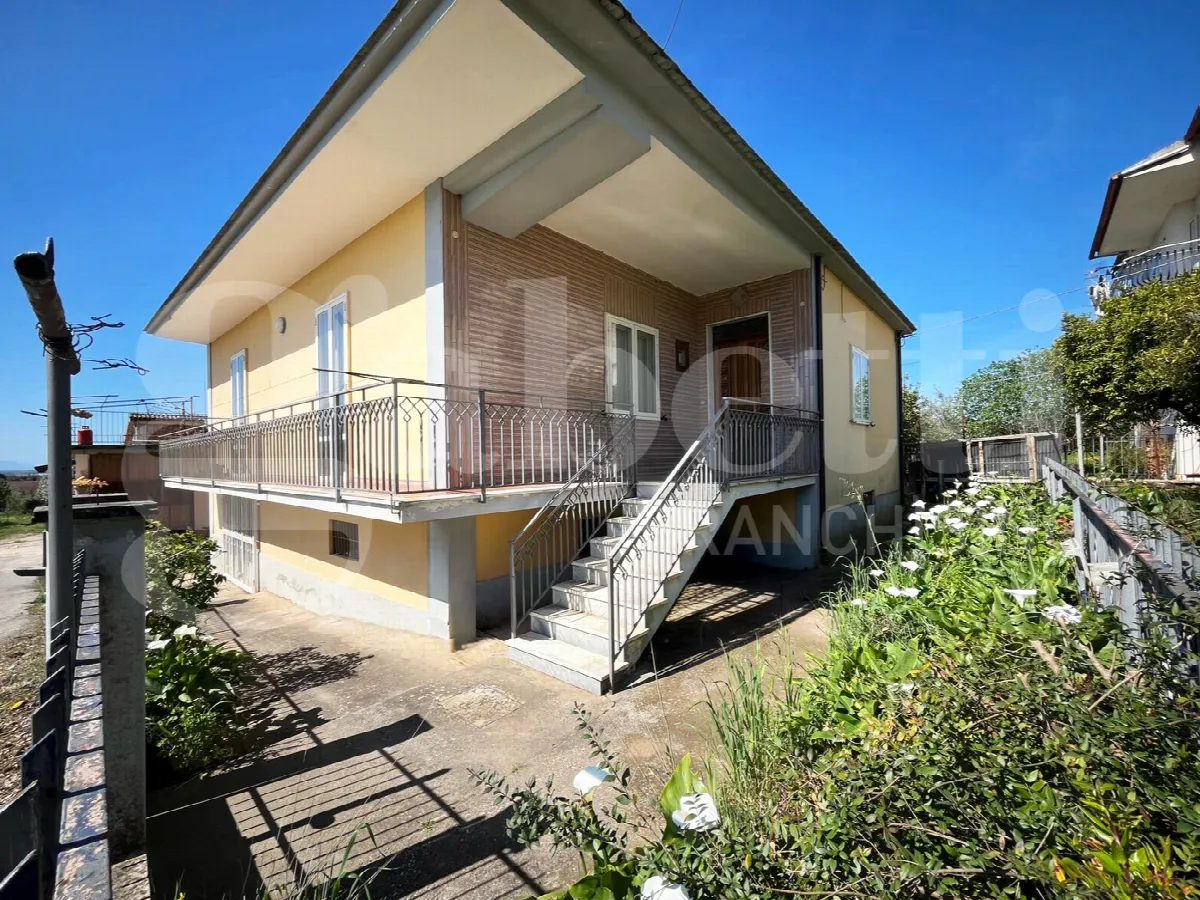 Casa indipendente in vendita a Pastorano - foto 1