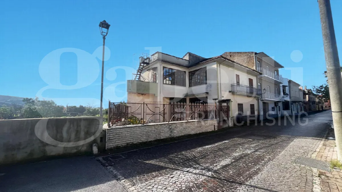 Casa indipendente in vendita a Pastorano - foto 1