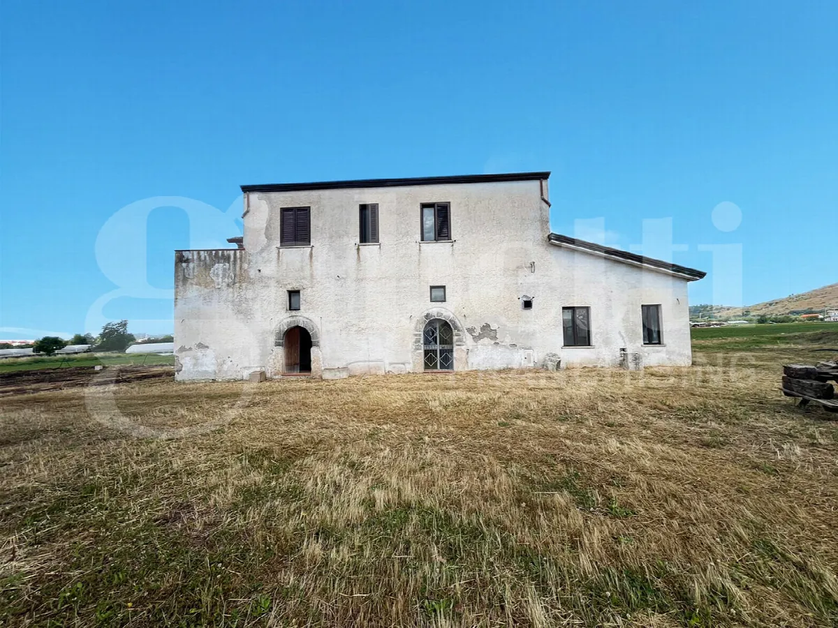 Casa indipendente in vendita a Sparanise - foto 1