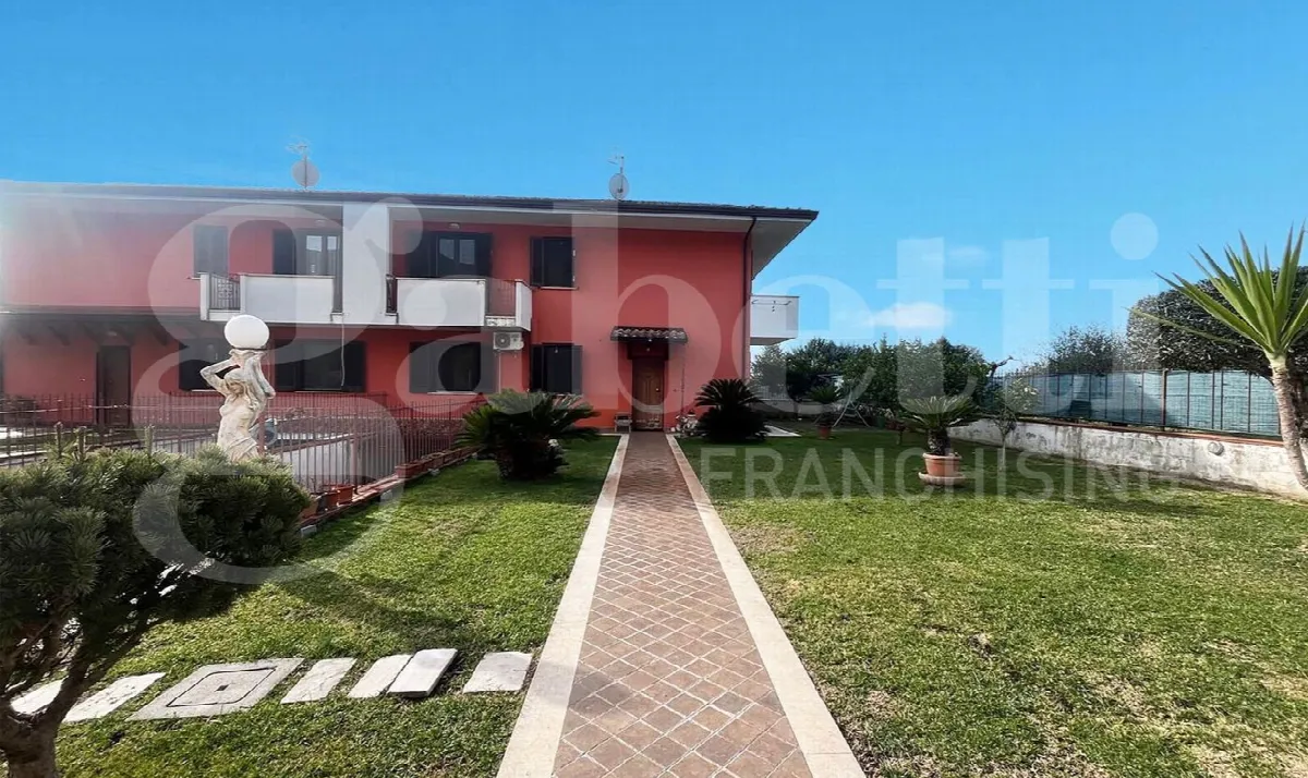Casa bifamiliare in vendita a Pastorano - foto 1