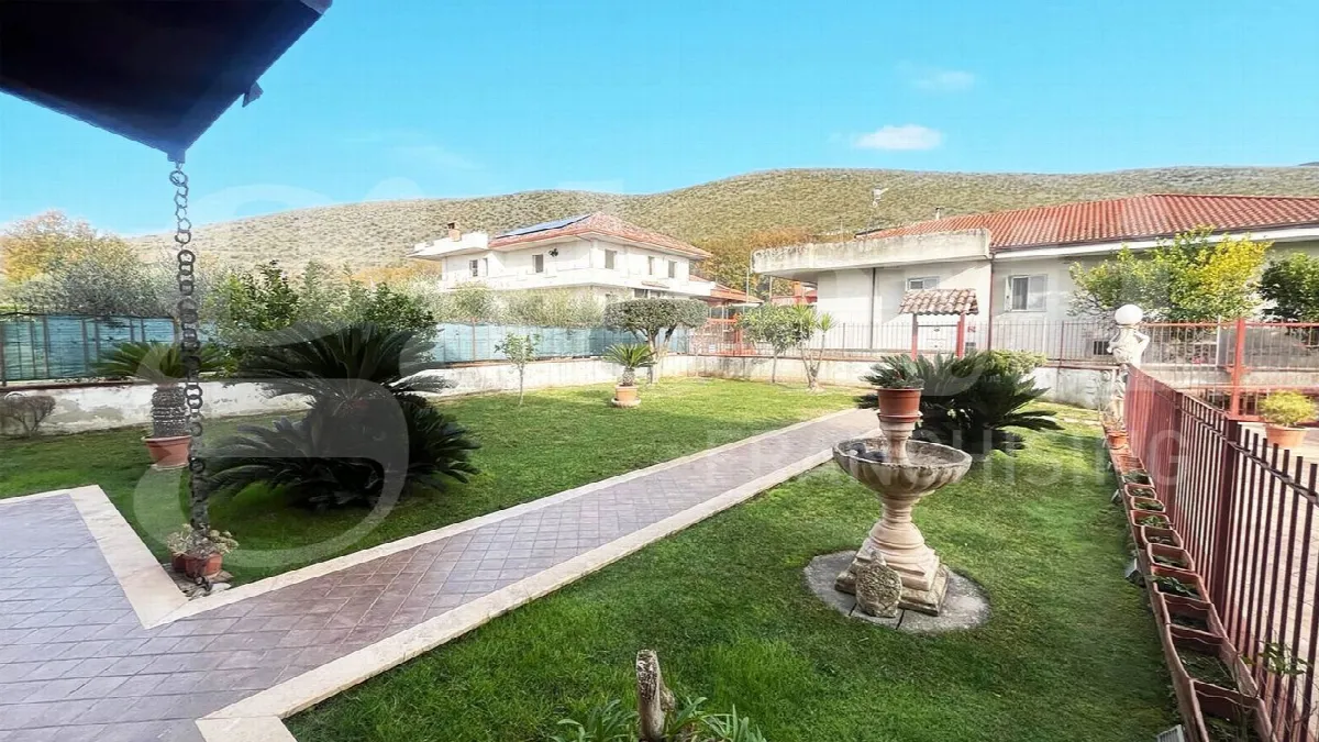 Casa bifamiliare in vendita a Pastorano - foto 2