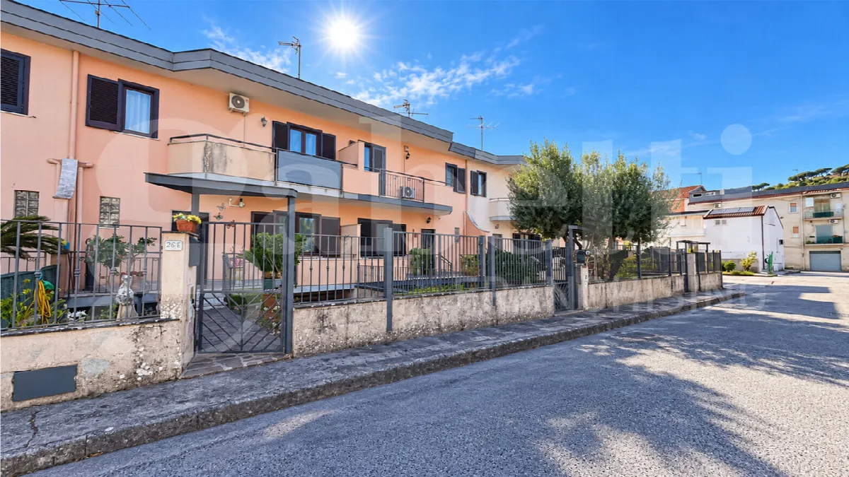 Villetta a schiera in vendita a Sparanise - foto 1
