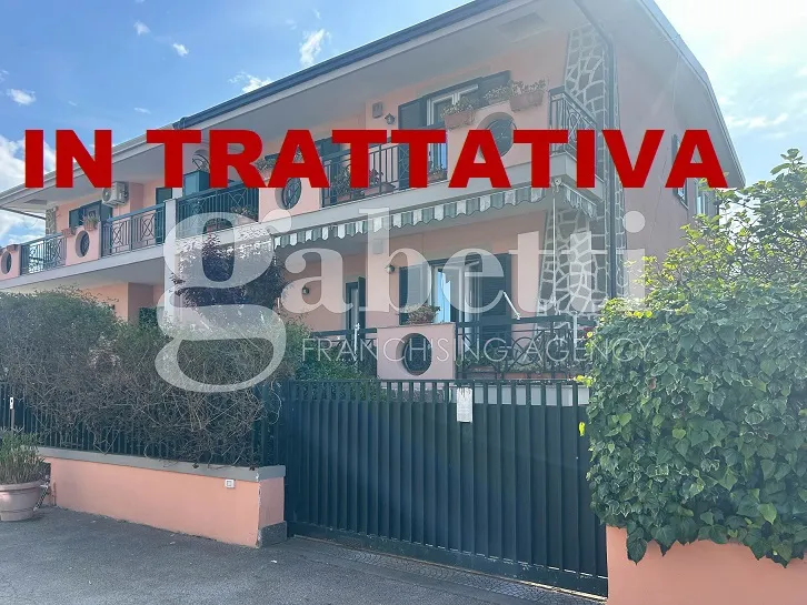 Casa bifamiliare in vendita a Giugliano in Campania - foto 1