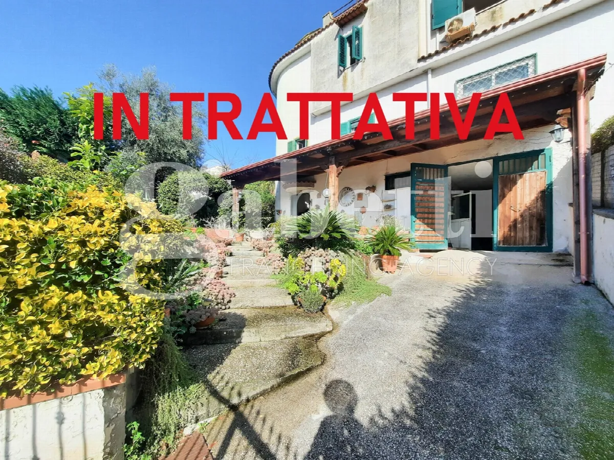 Casa bifamiliare in vendita a Giugliano in Campania - foto 1