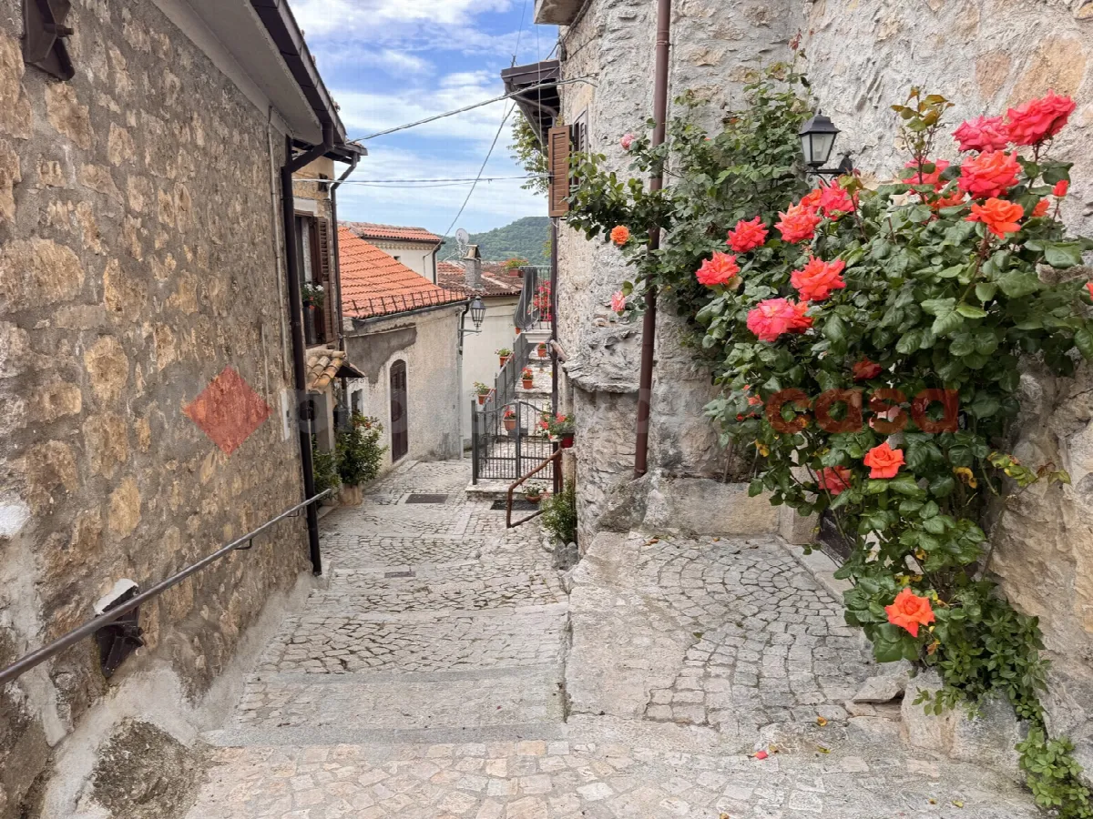 Casa indipendente in vendita a Scontrone - foto 2