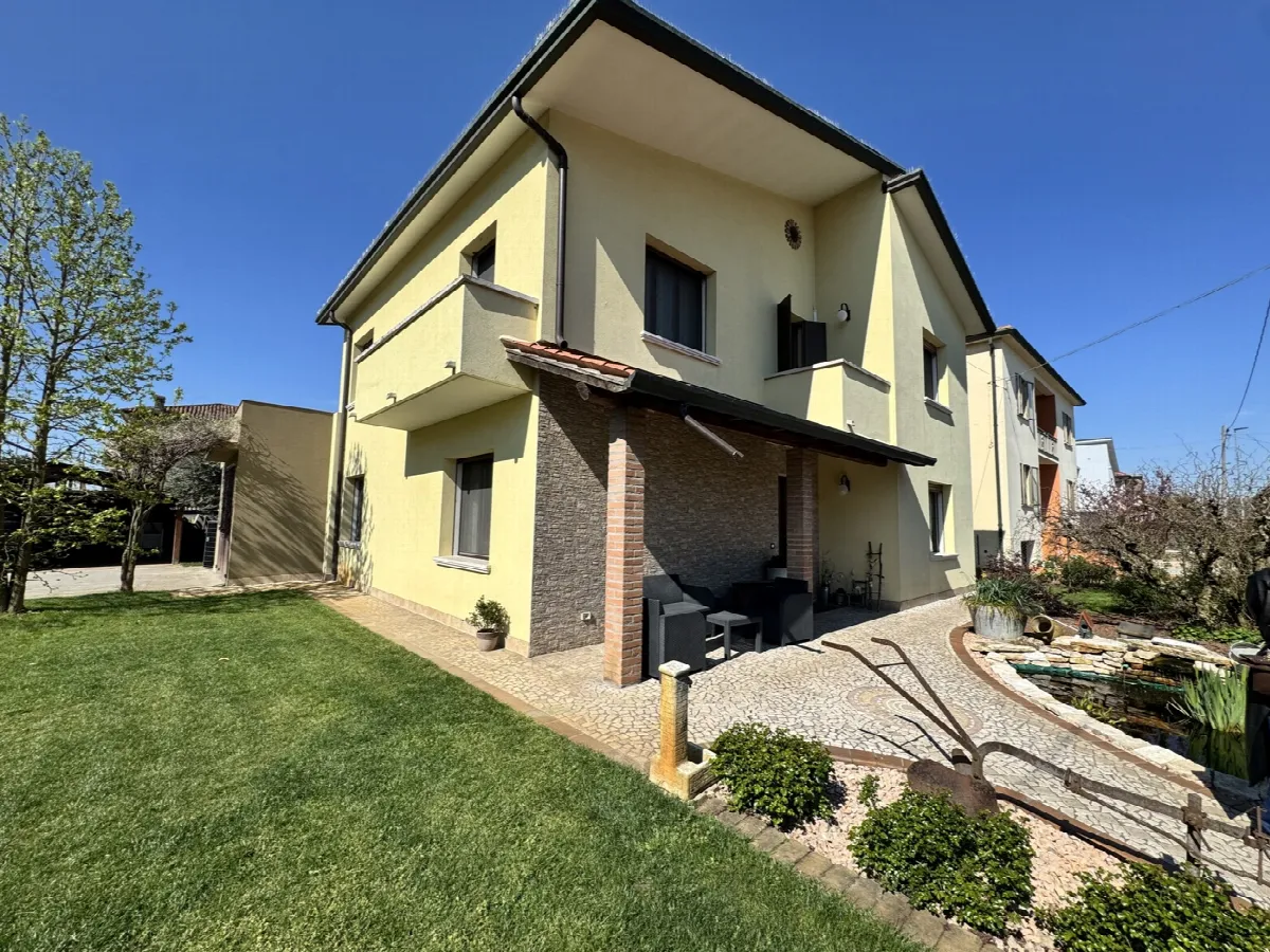 Casa indipendente in vendita a Noventa Vicentina - foto 1