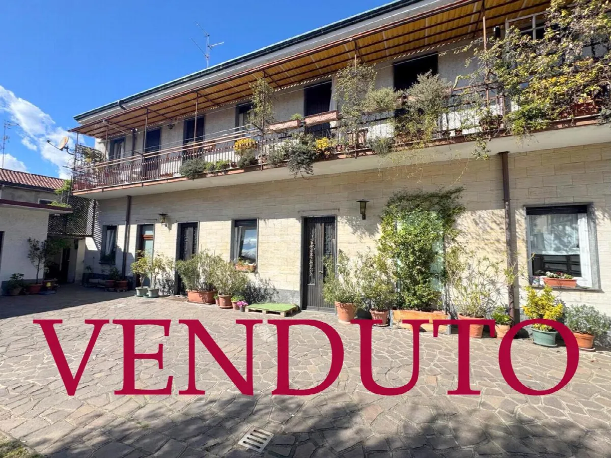 Casa indipendente in vendita a Busto Arsizio - foto 1