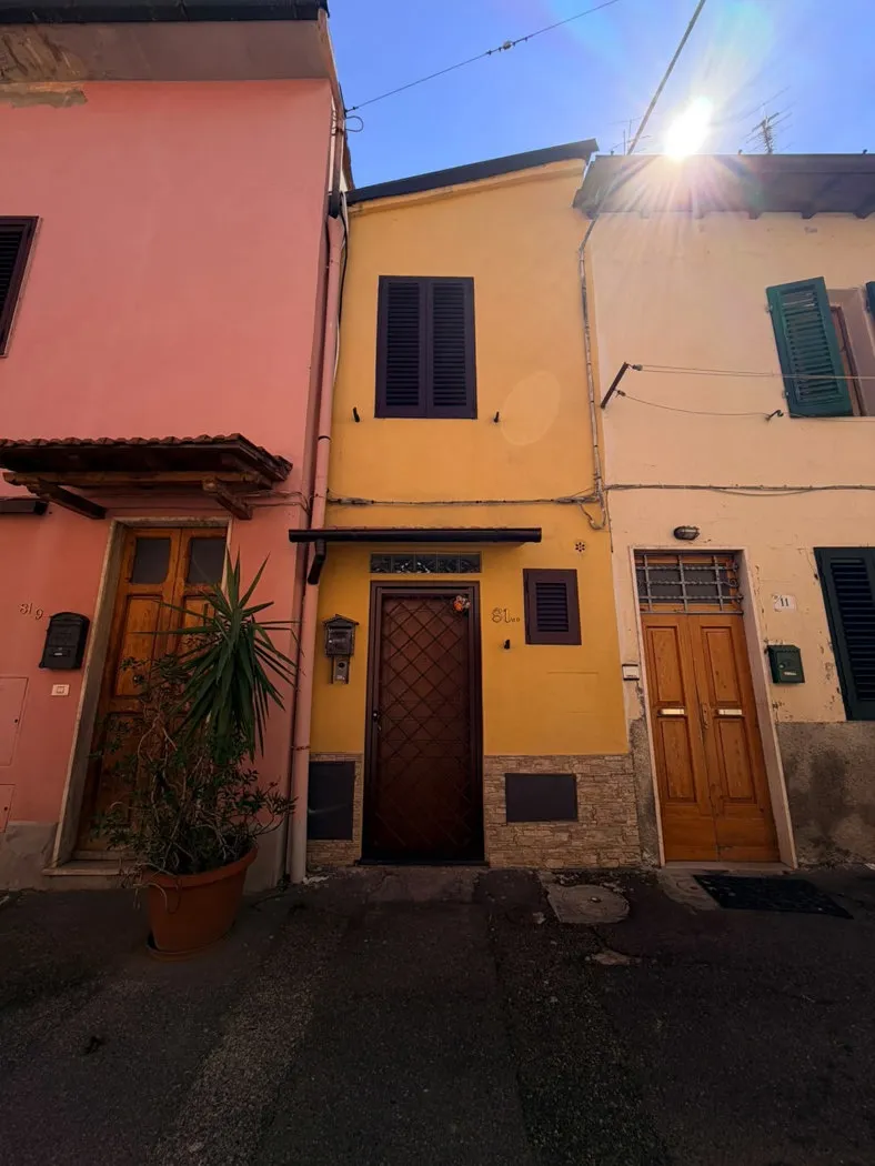 Casa indipendente in vendita a Prato - foto 1