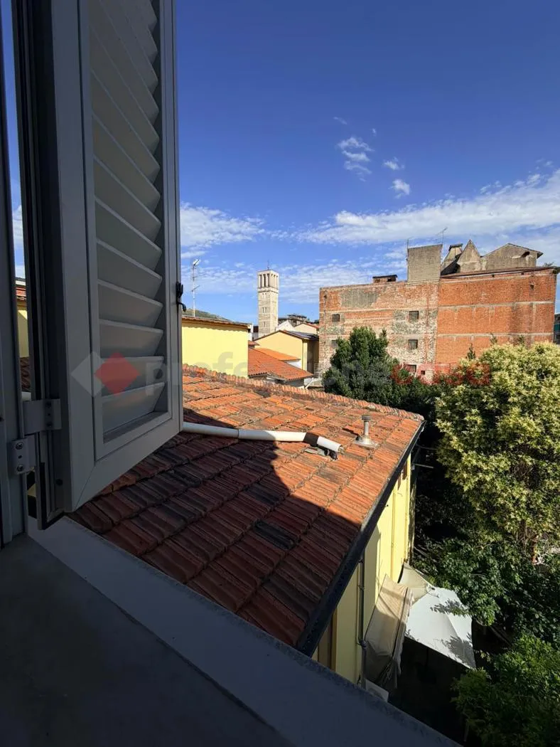 Casa indipendente in vendita a Prato - foto 1
