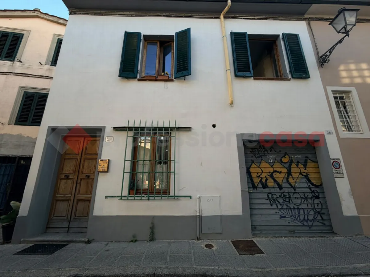 Casa indipendente in vendita a Prato - foto 1
