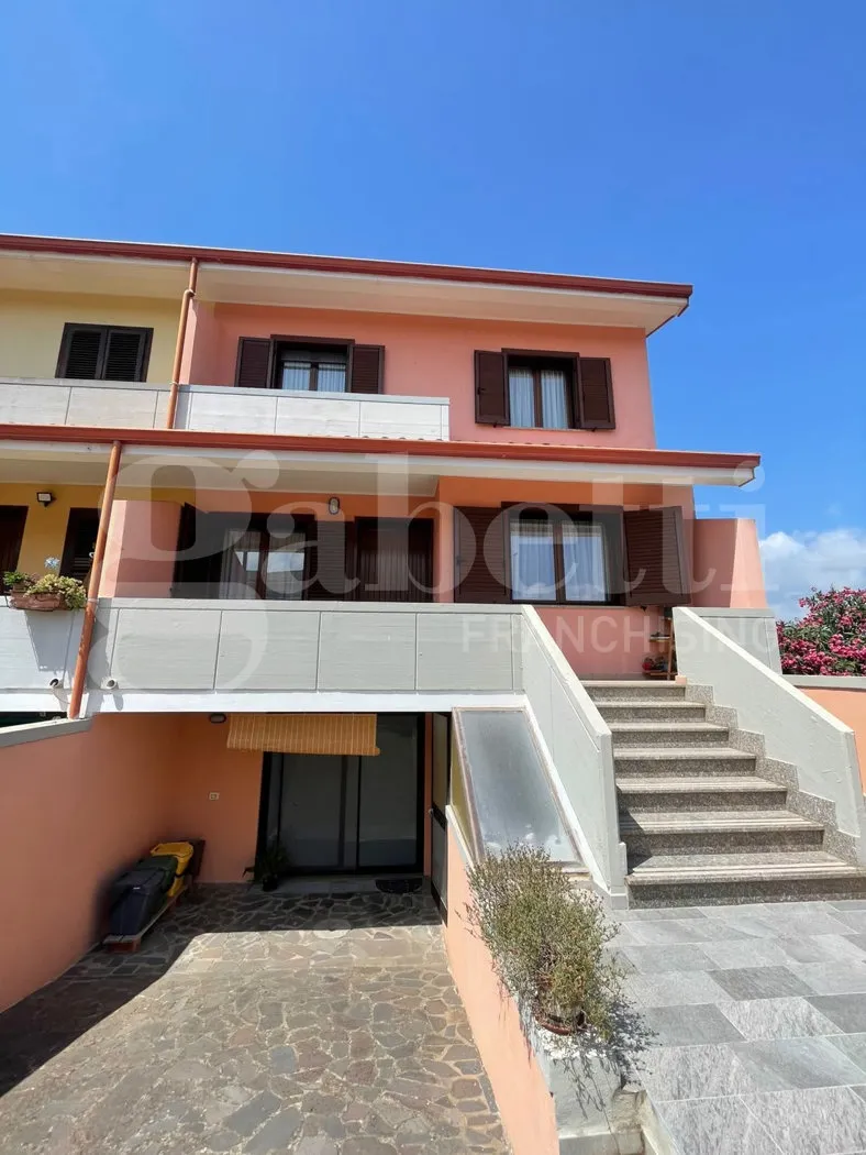 Casa indipendente in vendita a Oristano - foto 1