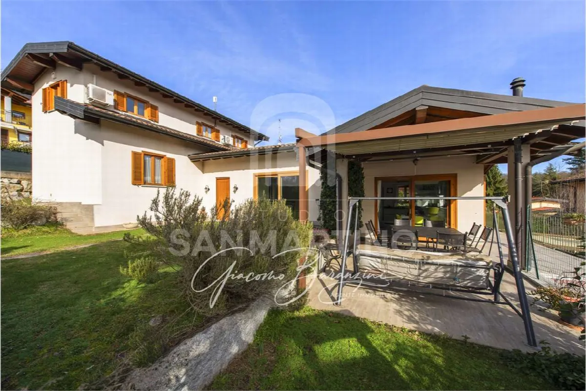 Villa in vendita a Travedona-Monate - foto 1