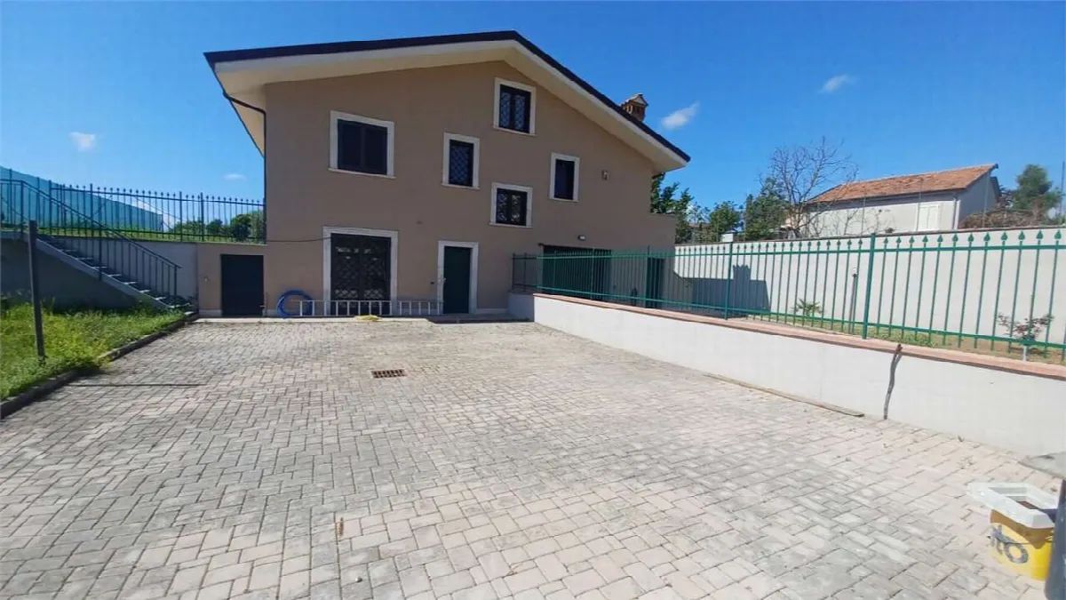 Villa in vendita a Alatri - foto 1