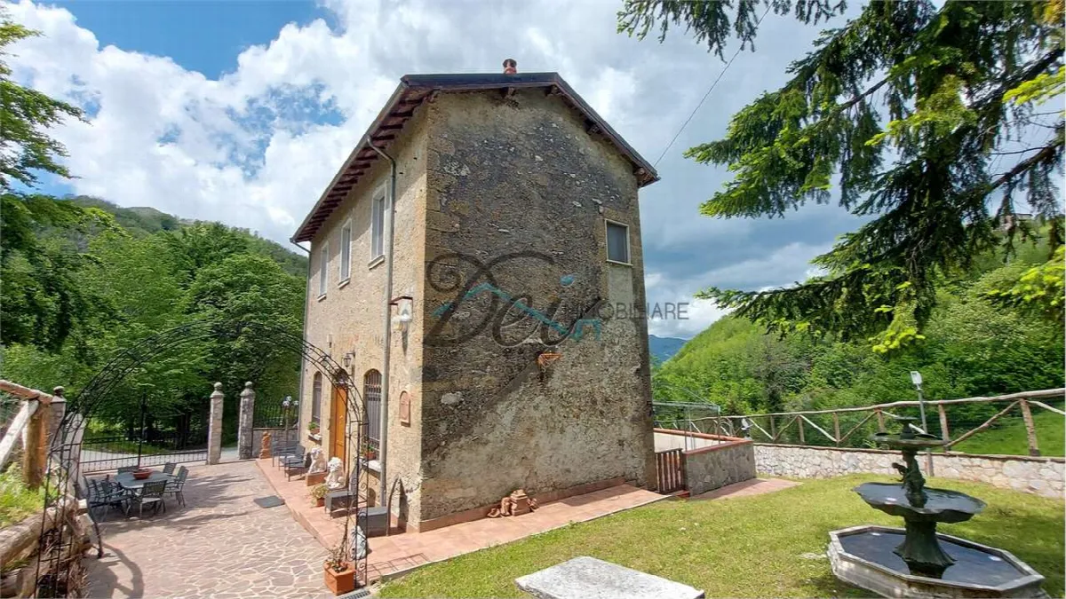 Rustico in vendita a Molazzana - foto 1