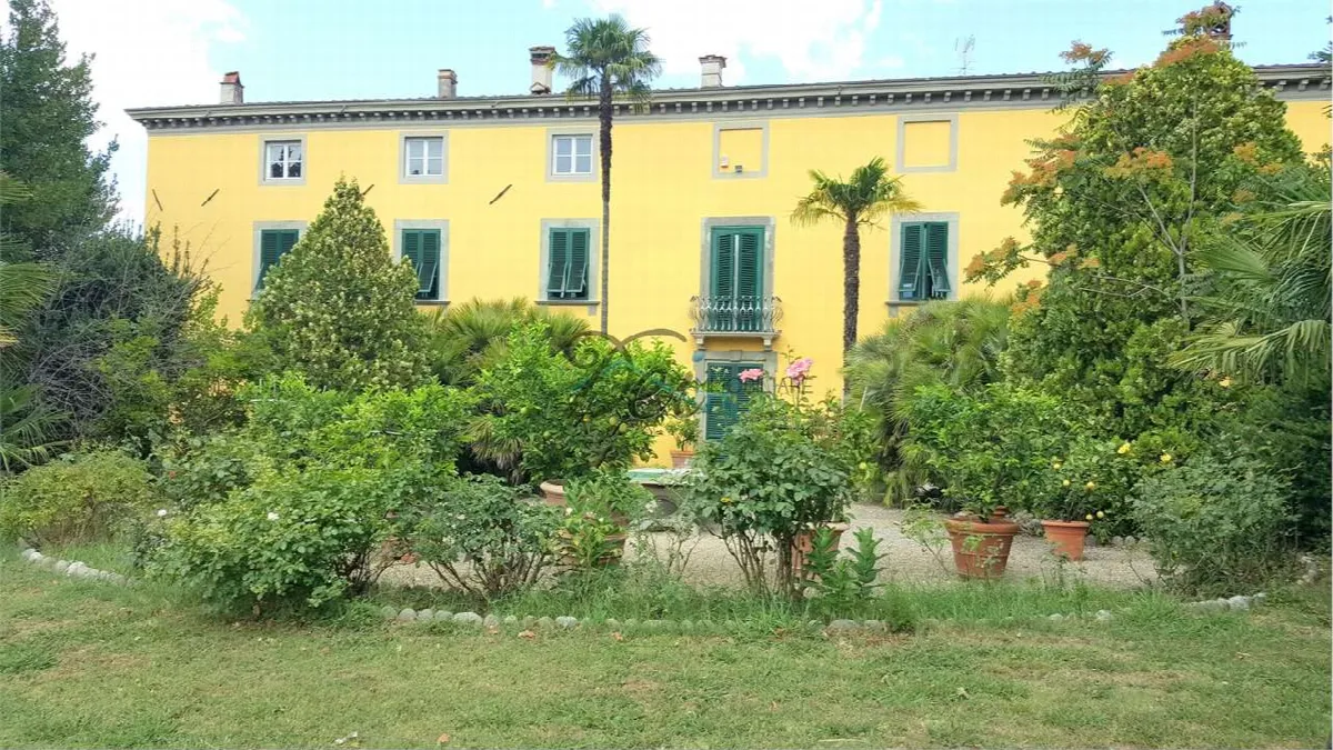 Villa in vendita a Lucca - foto 1