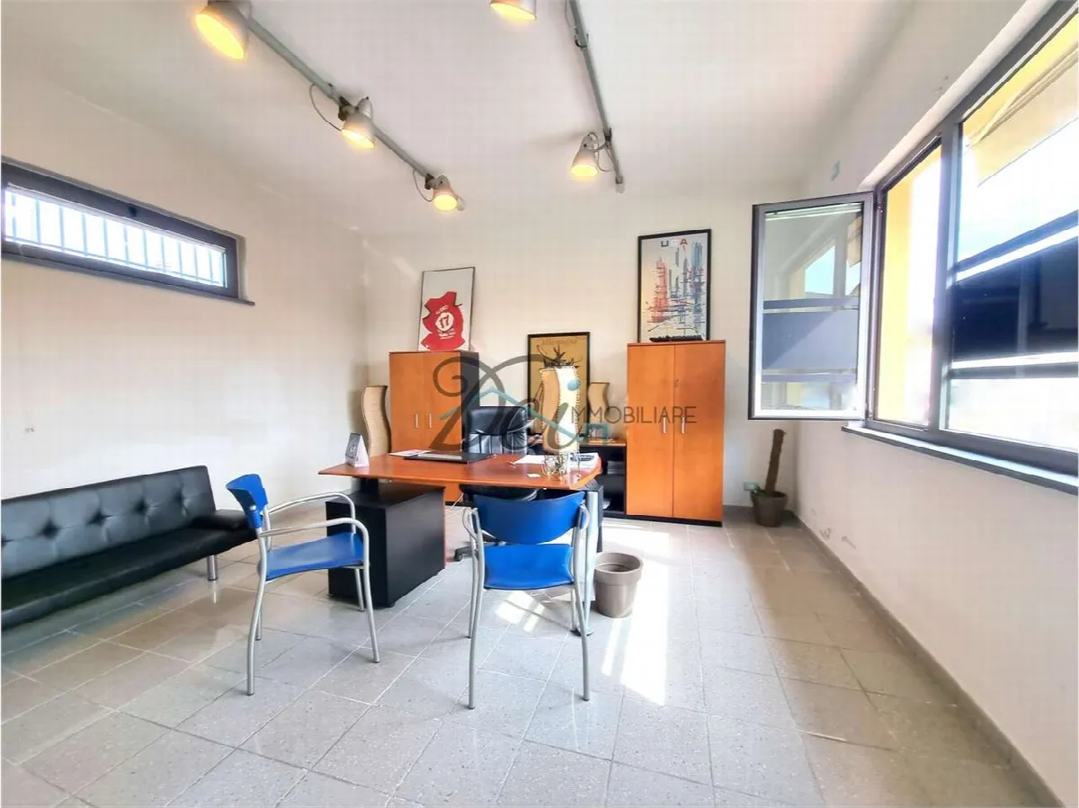 Ufficio in vendita a Capannori - Lammari - foto 1