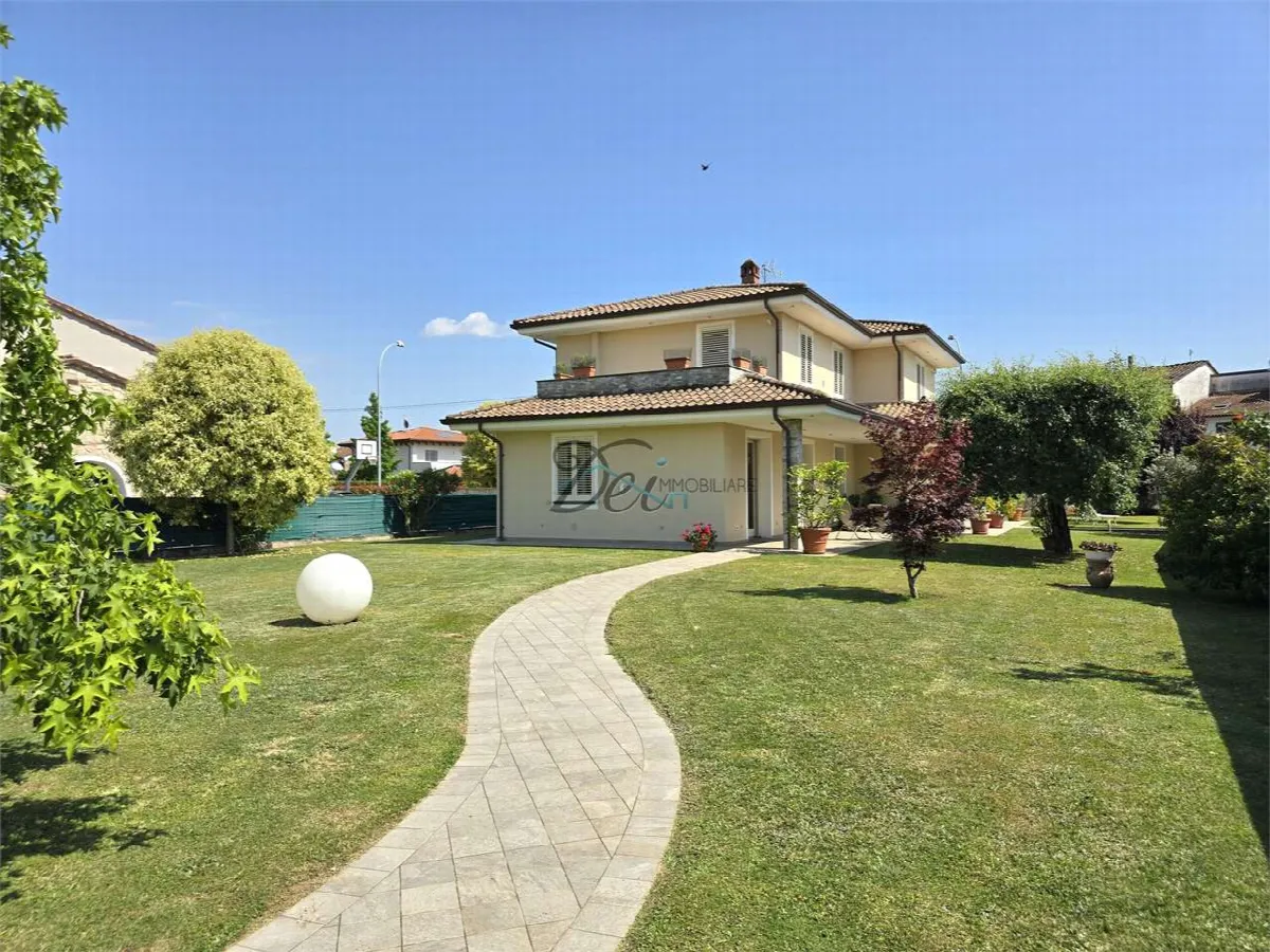 Villa in vendita a Lucca - foto 1