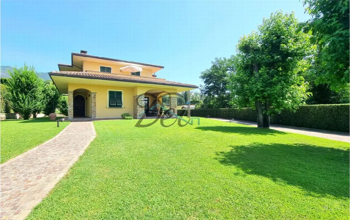 Villa in vendita a Capannori - Segromigno in monte - foto 1