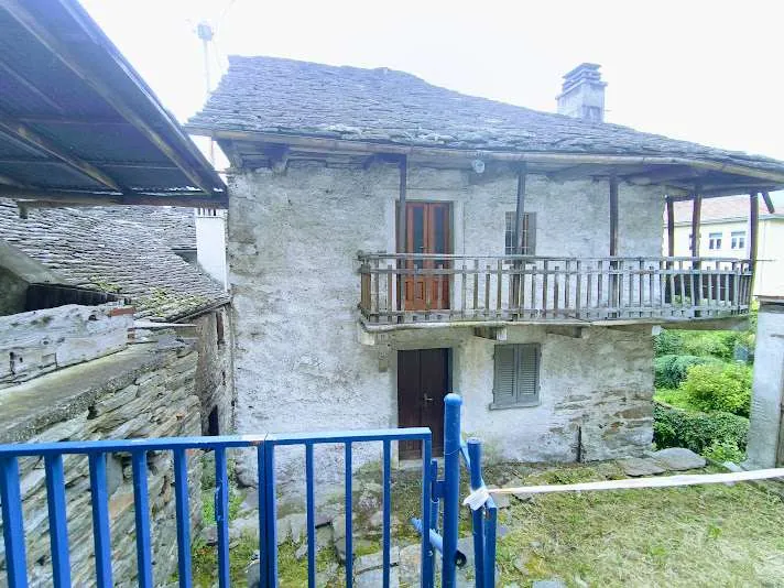 Casa indipendente in vendita a Domodossola - foto 1