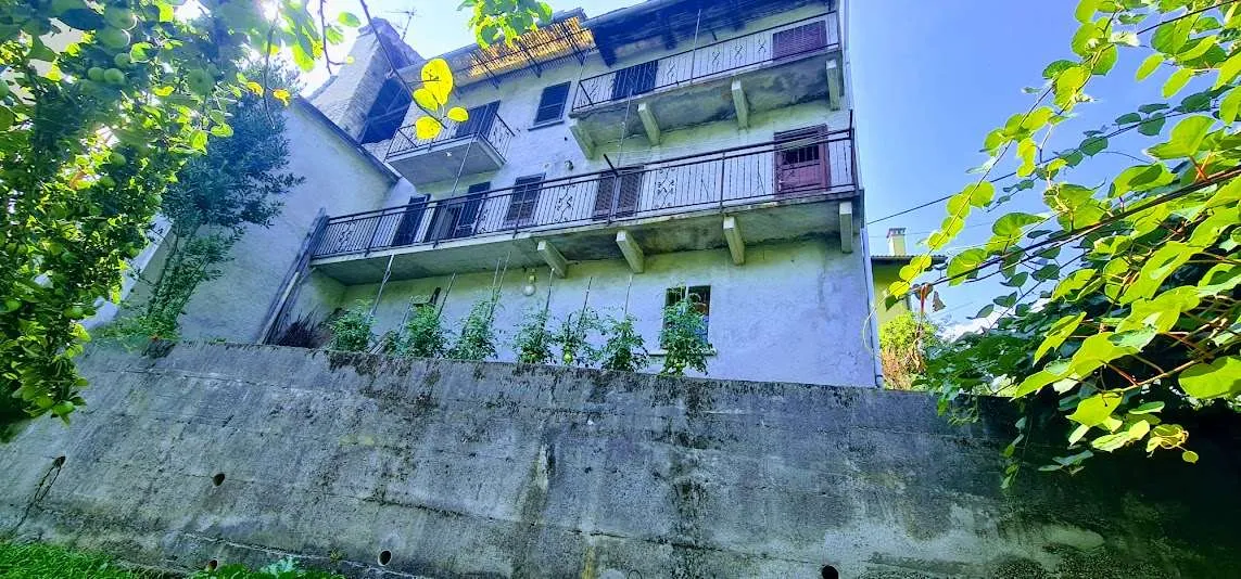 Casa indipendente in vendita a Montecrestese - foto 1