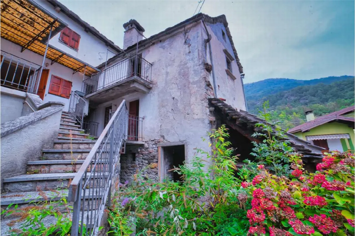 Casa indipendente in vendita a Montecrestese - foto 1