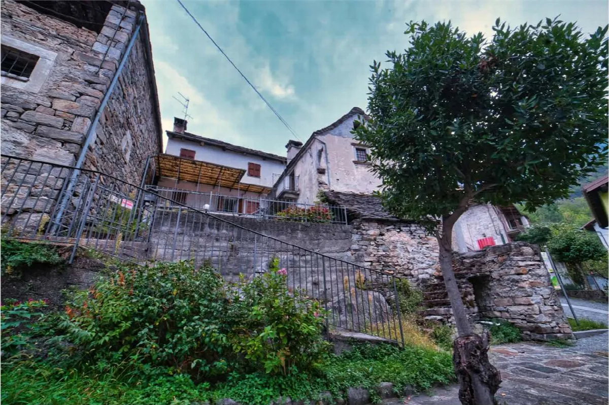 Casa indipendente in vendita a Montecrestese - foto 2