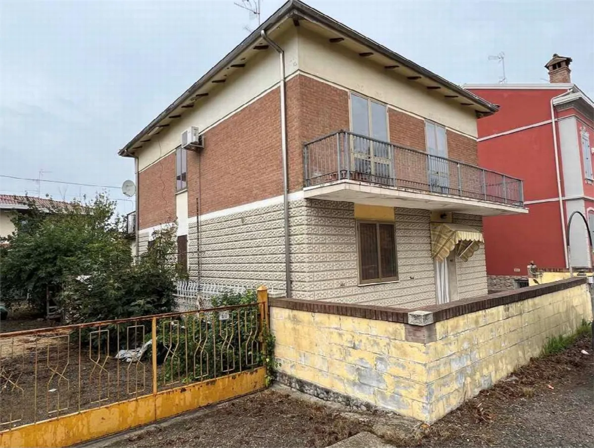 Stabile in vendita a Gualtieri - foto 2