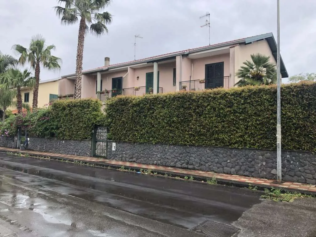 Villetta a schiera in vendita a Giarre - foto 1