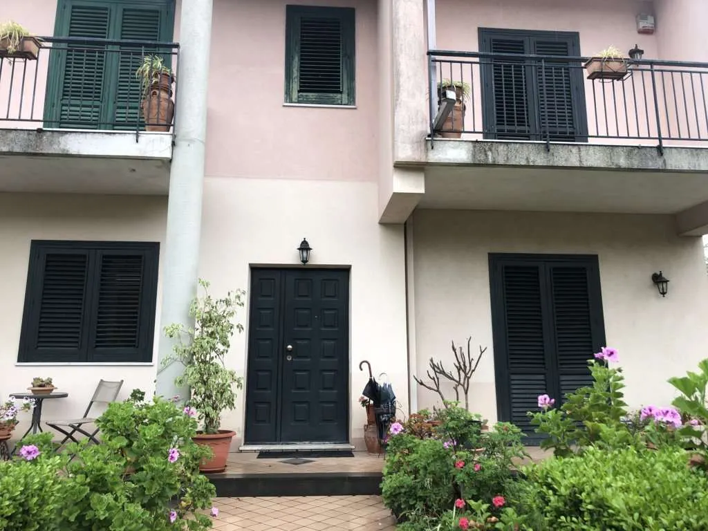 Villetta a schiera in vendita a Giarre - foto 2