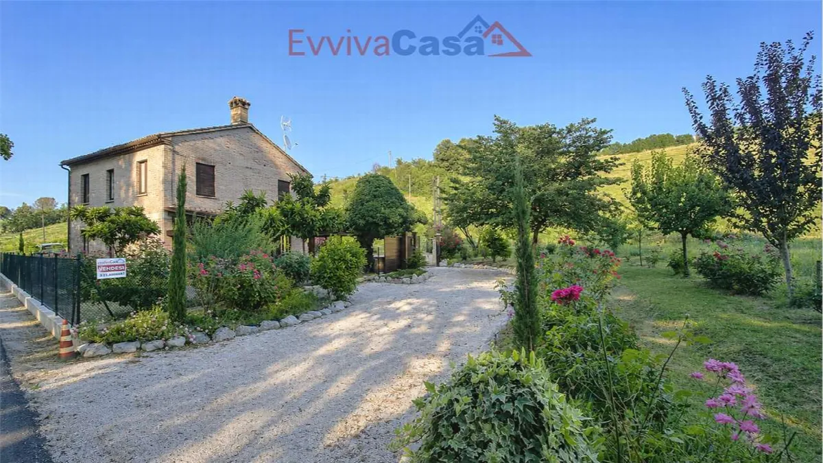 Rustico in vendita a Ostra Vetere - foto 1