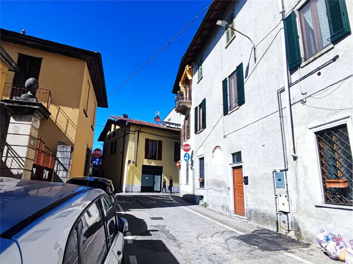 Appartamento in vendita a Azzate - foto 1