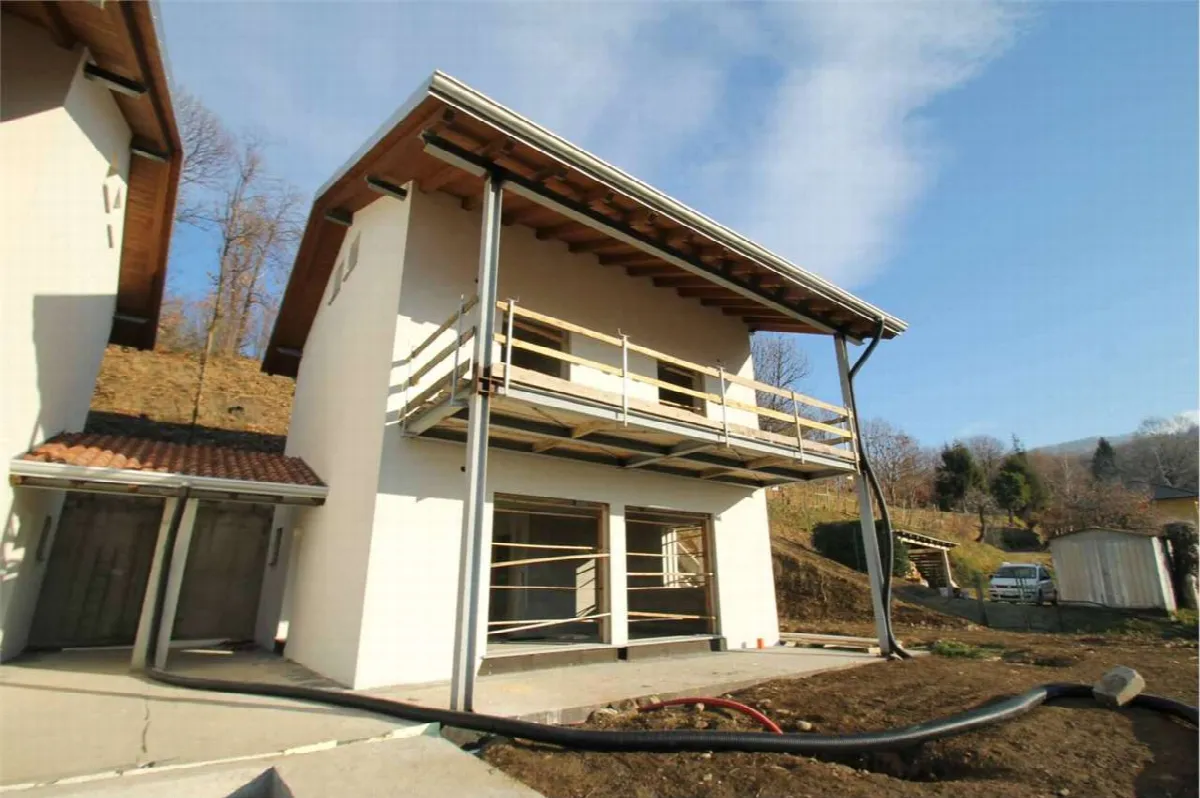 Villa in vendita a Ello - foto 1