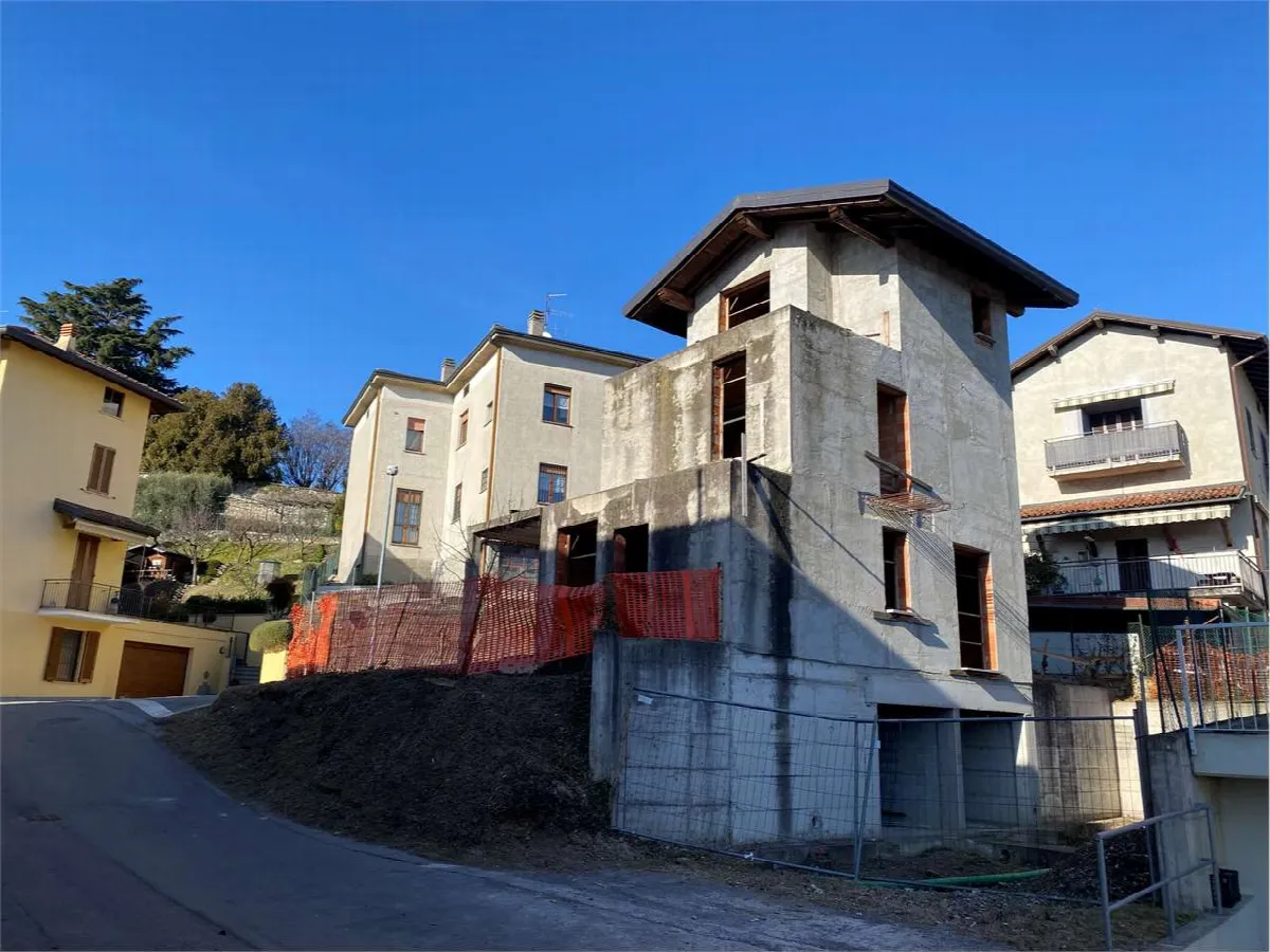 Casa indipendente in vendita a Rogeno - foto 1