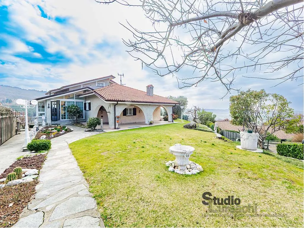 Villa in vendita a Ello - foto 1