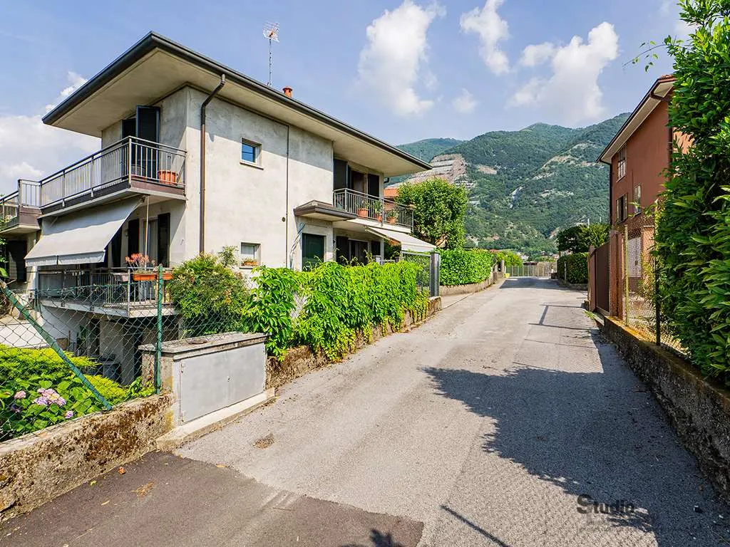 Casa indipendente in vendita a Cesana Brianza - foto 1