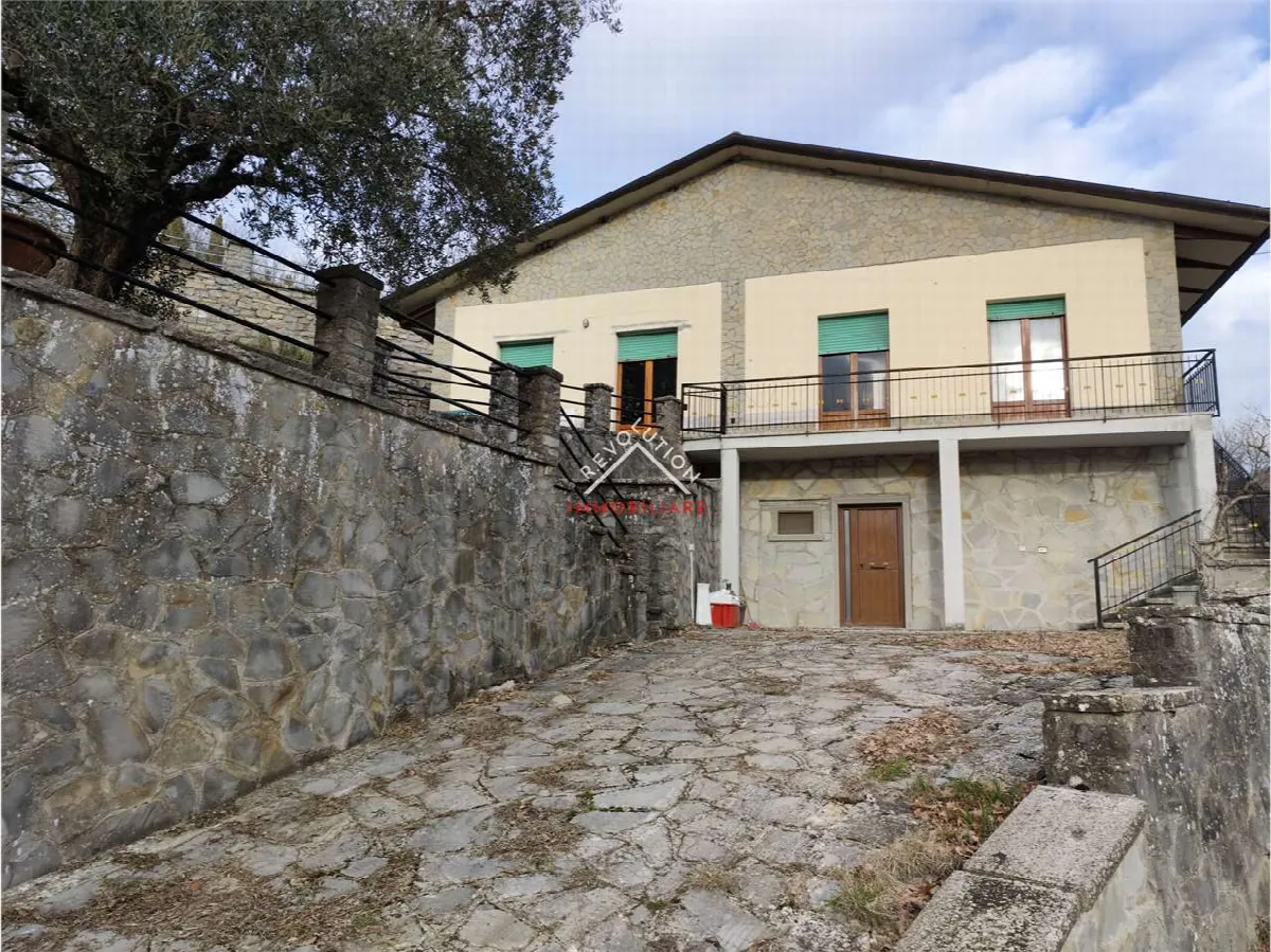 Casa indipendente in vendita a Città di Castello - foto 2