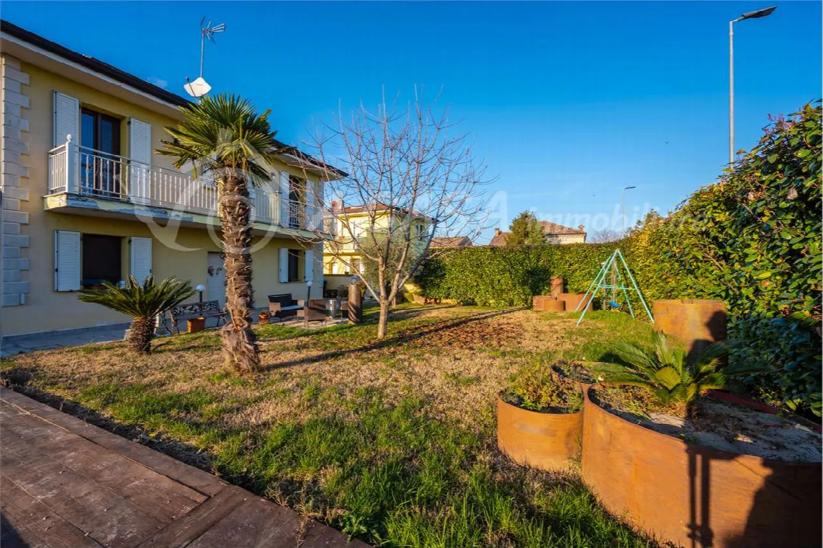 Villa in vendita a Soragna - foto 1